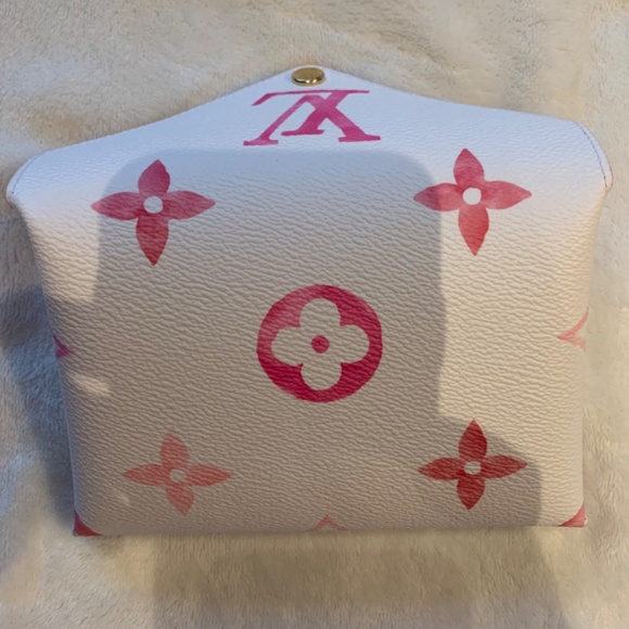 Brand New LOUIS VUITTON By The Pool Medium Kirigami Pochette - Picture 5 of 10